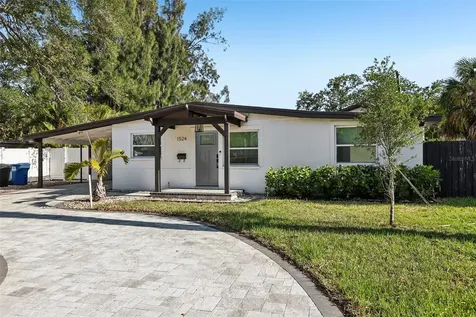 1524 Connecticut Avenue NE St Petersburg FL 33703