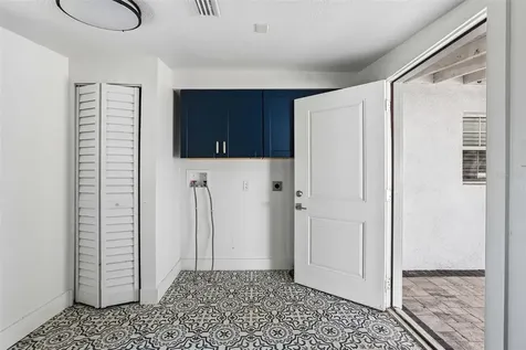 1524 Connecticut Avenue NE St Petersburg FL 33703