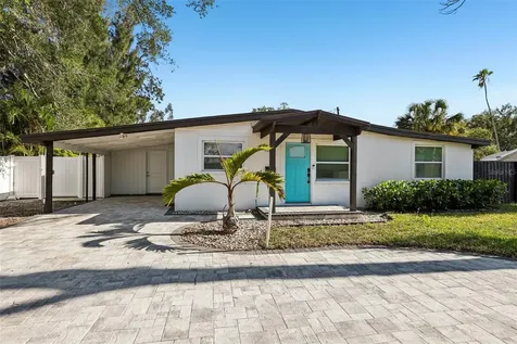 1524 Connecticut Avenue NE St Petersburg FL 33703