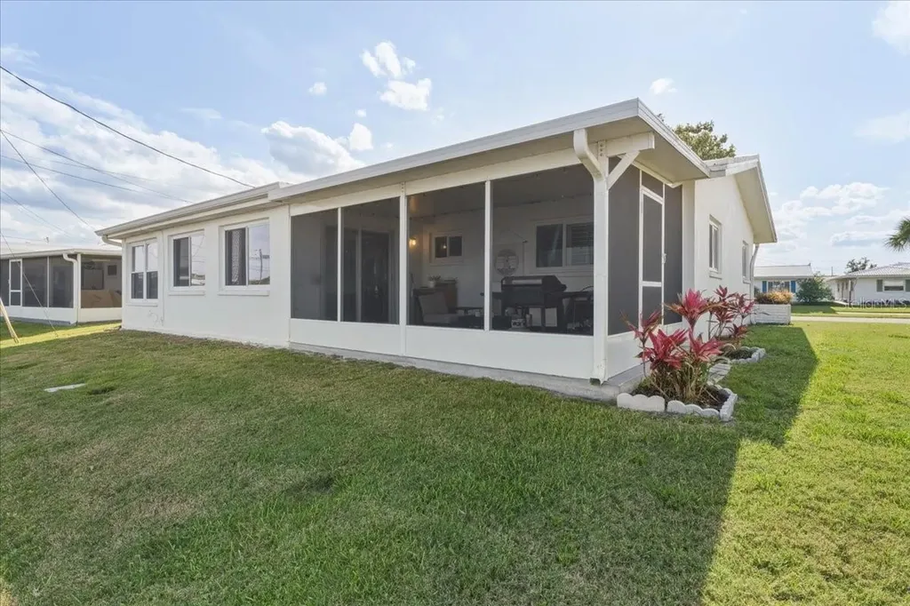 9875 Mainlands Boulevard W Pinellas Park FL 33782