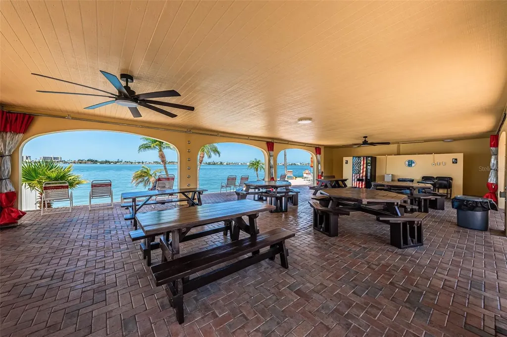 4750 Cove Circle St Petersburg FL 33708