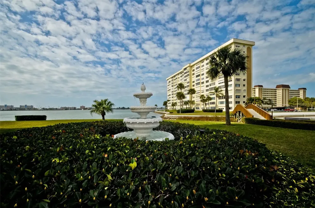 4750 Cove Circle St Petersburg FL 33708