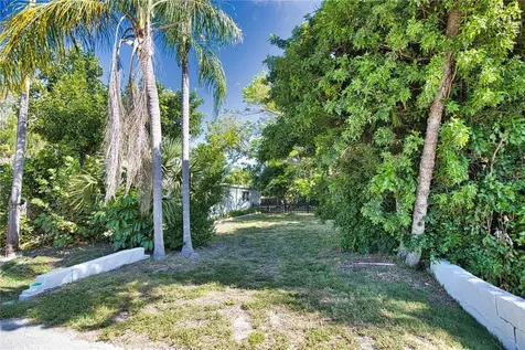 650 Edwards Street Englewood FL 34223