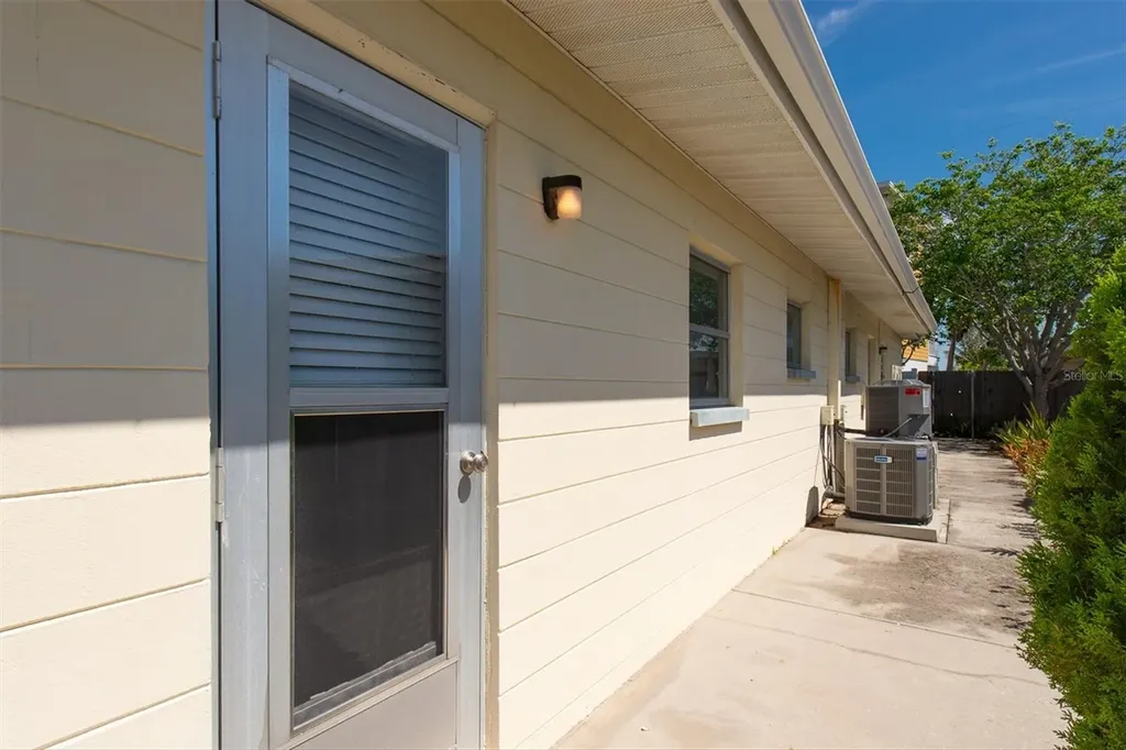 11095 2nd Street E Treasure Island FL 33706