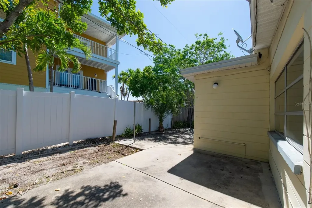11095 2nd Street E Treasure Island FL 33706