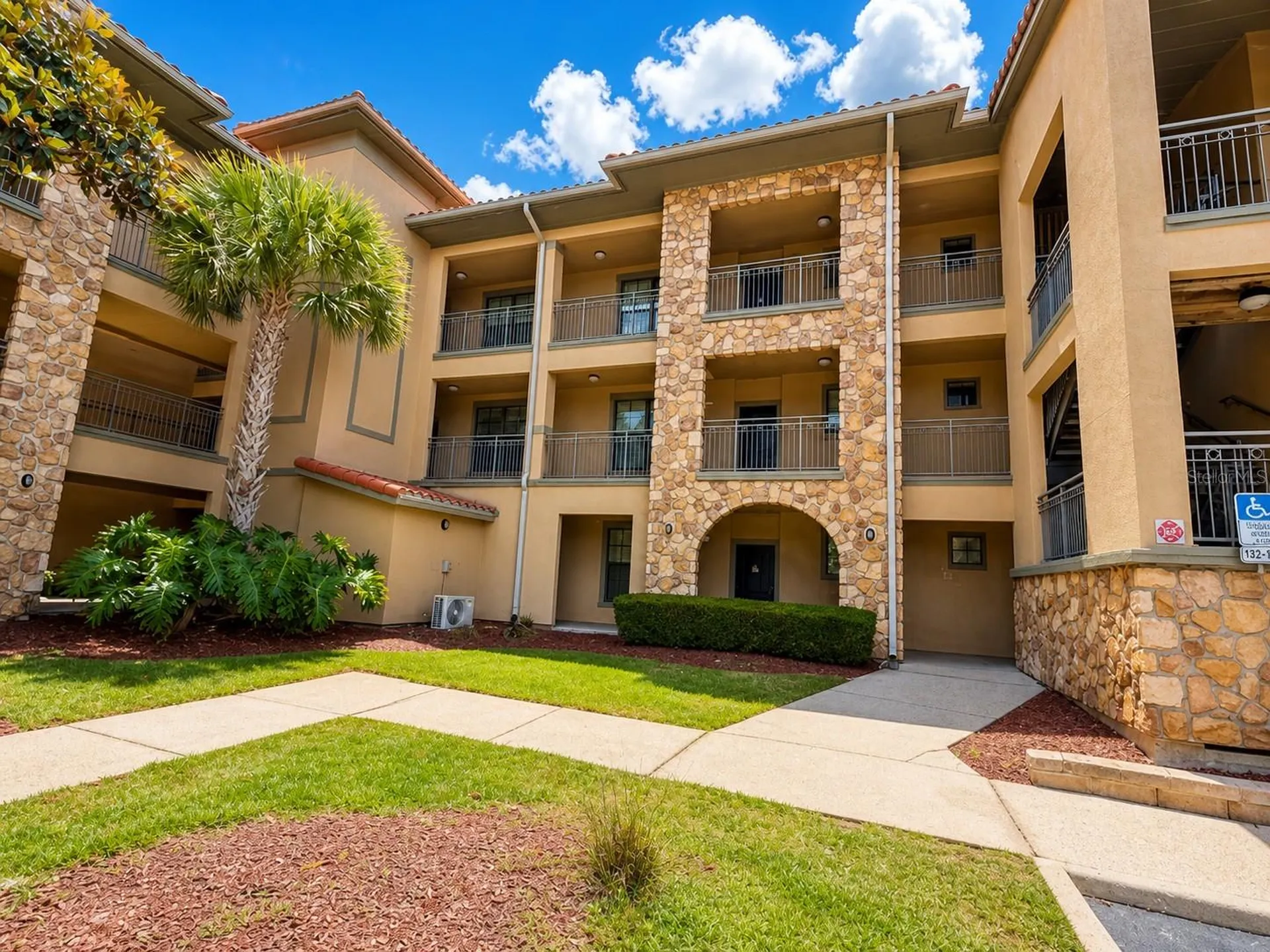 907 Charo Parkway Davenport FL 33897