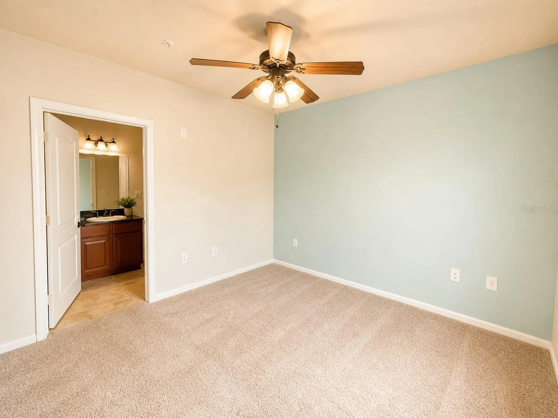907 Charo Parkway Davenport FL 33897