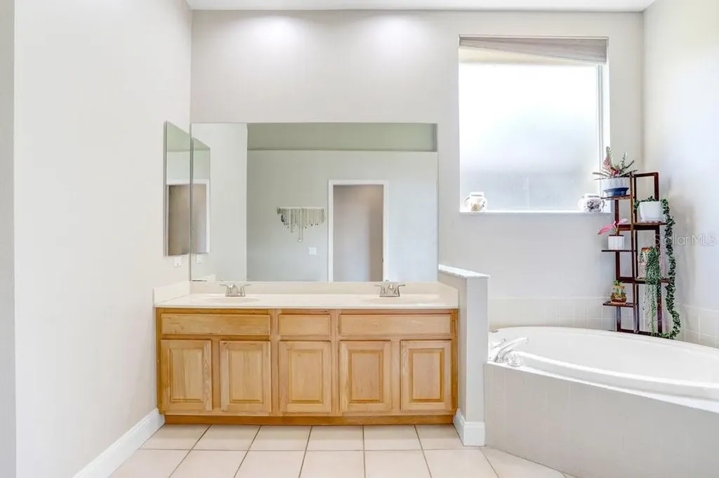5326 Twin Creeks Drive Valrico FL 33596