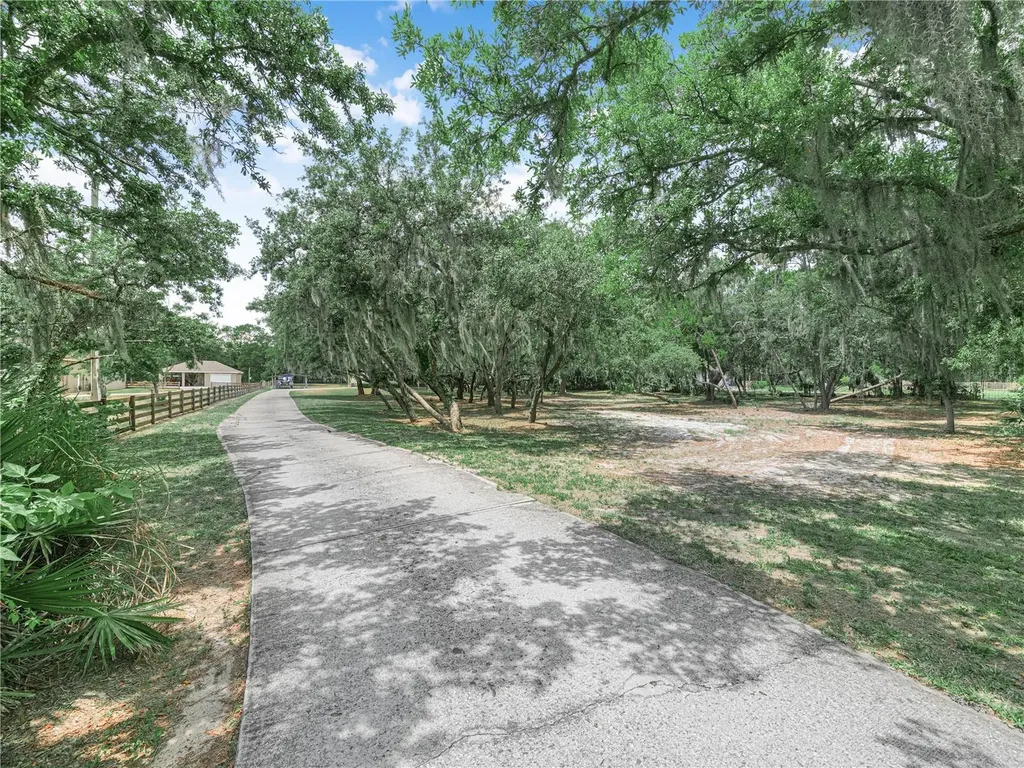 23 Oakwood Road Winter Haven FL 33880