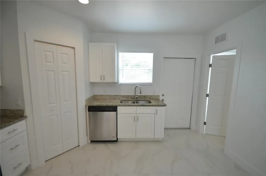 2197 Davis Court Fort Myers FL 33916