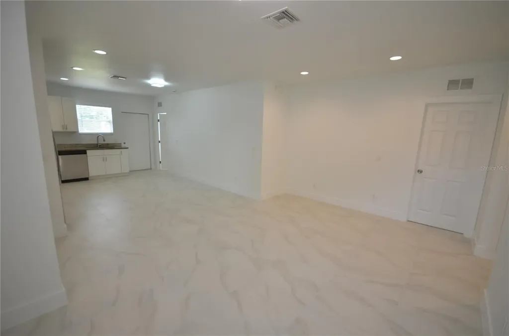 2197 Davis Court Fort Myers FL 33916