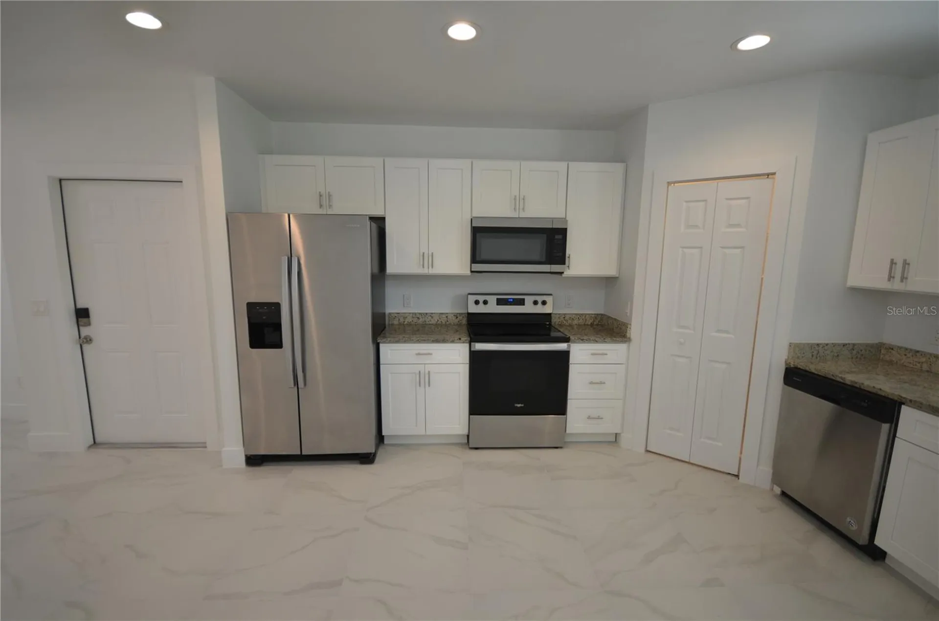 2197 Davis Court Fort Myers FL 33916