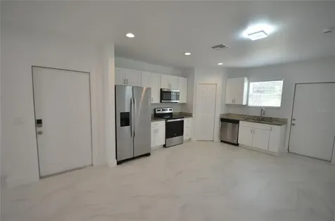 2197 Davis Court Fort Myers FL 33916