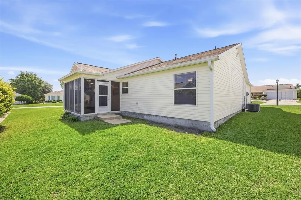 17705 SE 93rd Hawthorne Avenue The Villages FL 32162