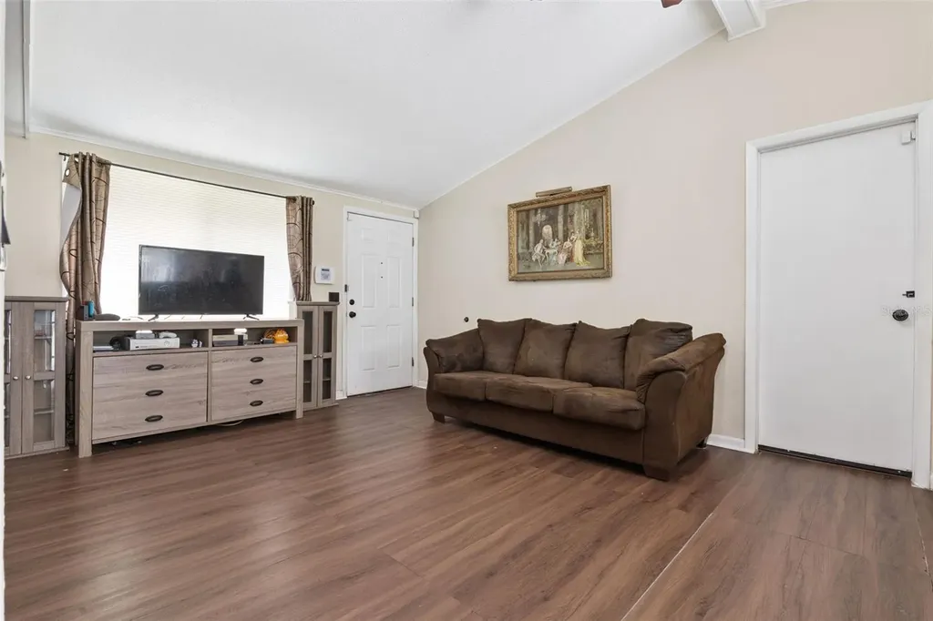 25 W Thrush Street Apopka FL 32712