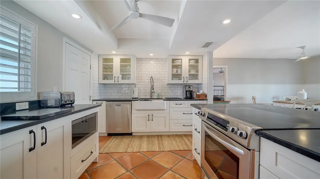 800 Benjamin Franklin Drive Sarasota FL 34236