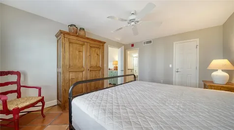 800 Benjamin Franklin Drive Sarasota FL 34236