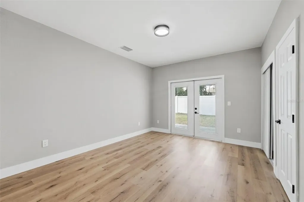 15 E Laurel Street Apopka FL 32703
