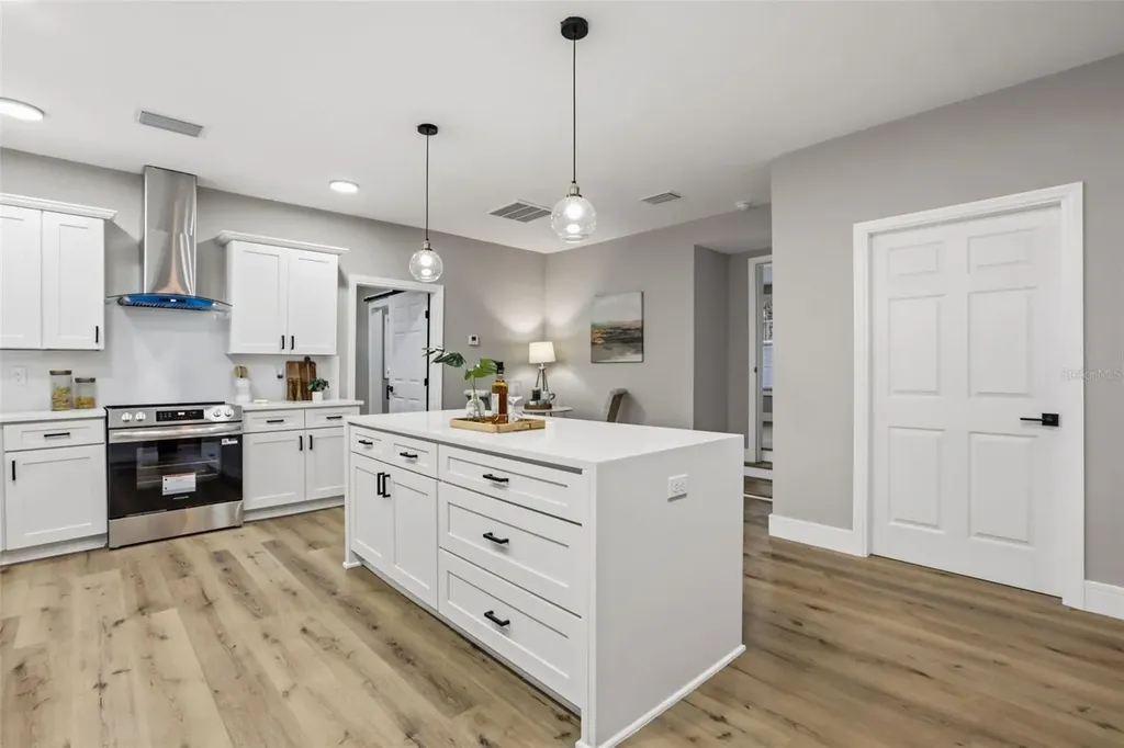 15 E Laurel Street Apopka FL 32703