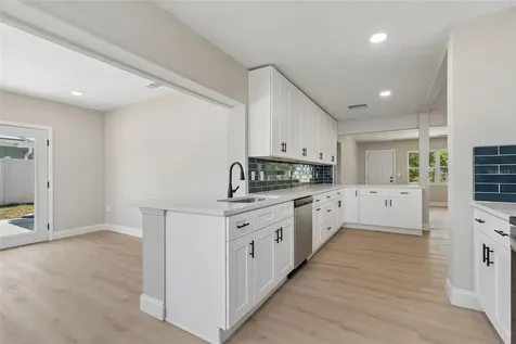 10229 N Valle Drive Tampa FL 33612