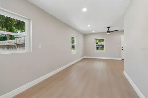 3912 W Pine Street Tampa FL 33607