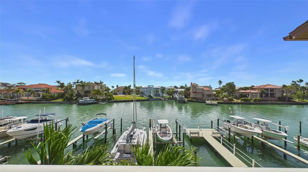 323 Madeira Circle St Petersburg FL 33715