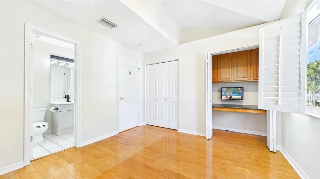 323 Madeira Circle St Petersburg FL 33715