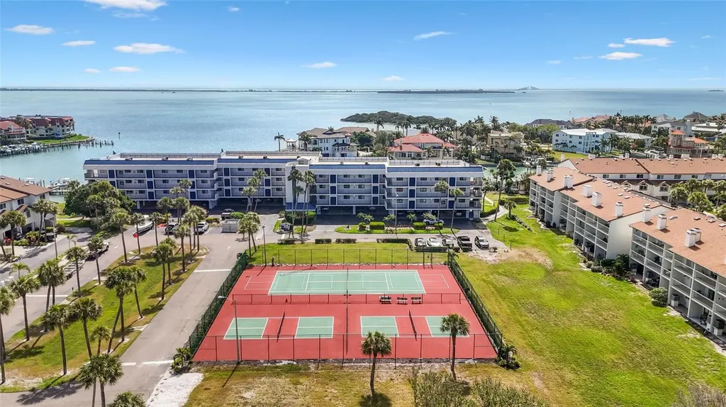 323 Madeira Circle St Petersburg FL 33715