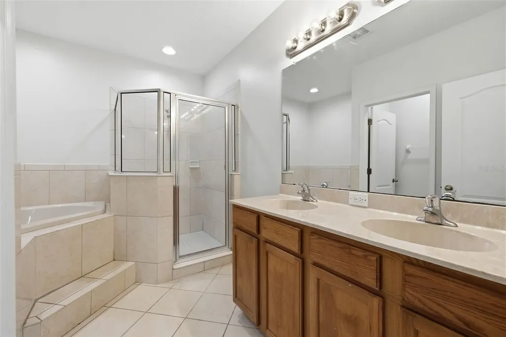 4423 Amberly Oaks Court Tampa FL 33614