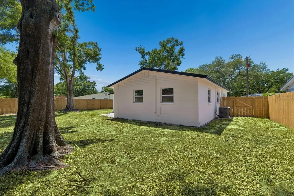 4221 Empire Place Tampa FL 33610