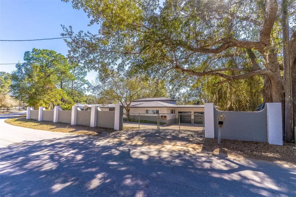 16880 SE 63rd Lane Ocklawaha FL 32179