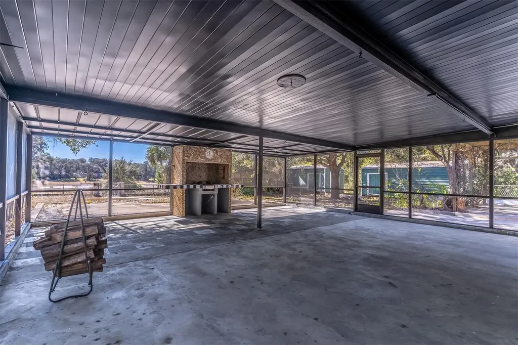 16880 SE 63rd Lane Ocklawaha FL 32179