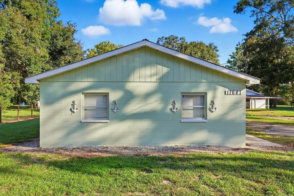 11641 E Salmon Drive Floral City FL 34436