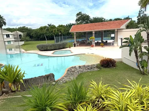 693 North Coast Village Vega Alta PR 00692