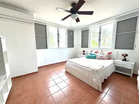 693 North Coast Village Vega Alta PR 00692
