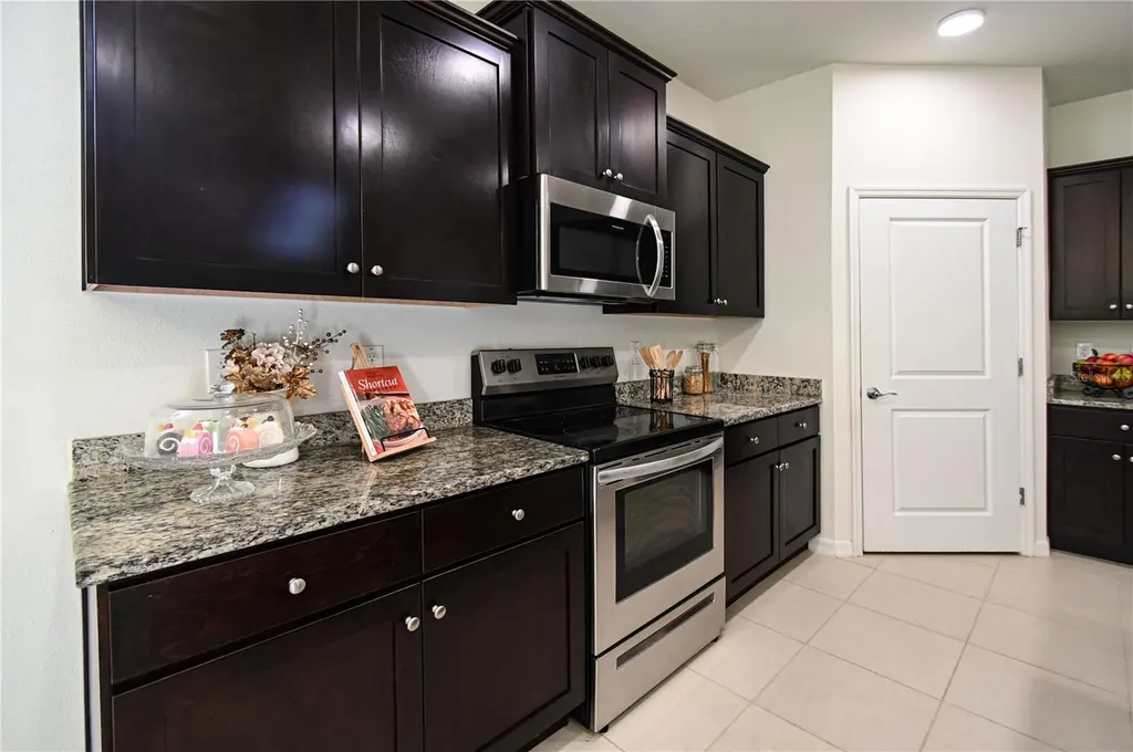 1052 Manzanar Place Wesley Chapel FL 33543