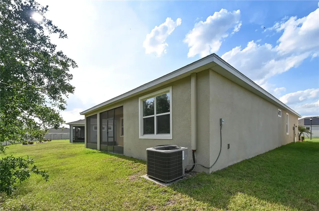 1052 Manzanar Place Wesley Chapel FL 33543