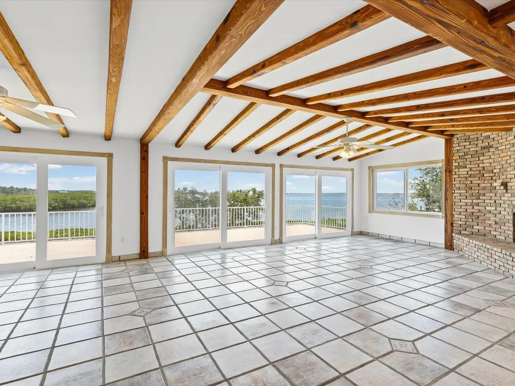 1647 Sea Breeze Drive Tarpon Springs FL 34689