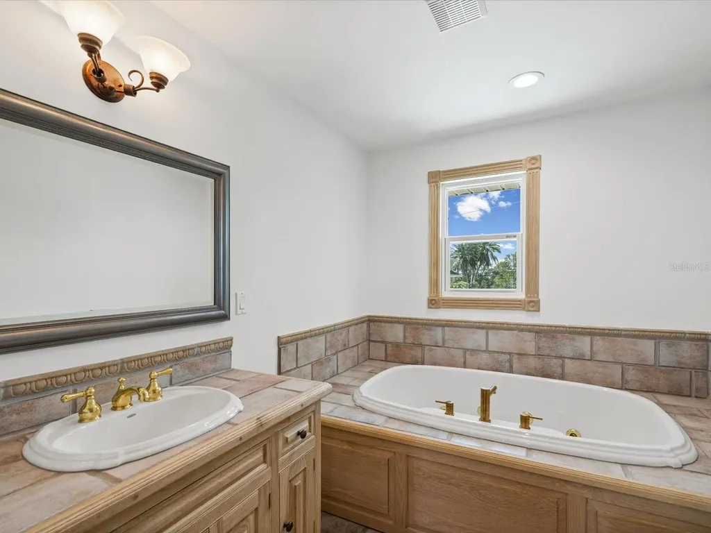 1647 Sea Breeze Drive Tarpon Springs FL 34689