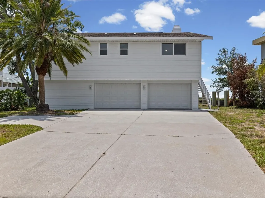1647 Sea Breeze Drive Tarpon Springs FL 34689