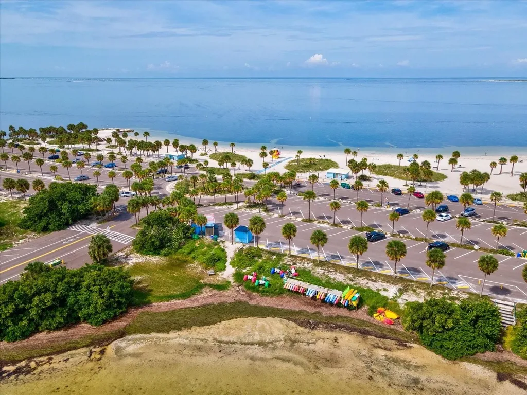 1647 Sea Breeze Drive Tarpon Springs FL 34689