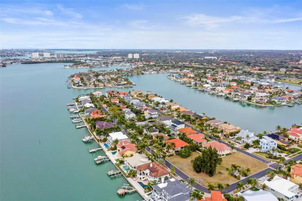 6012 Kipps Colony Drive E Gulfport FL 33707
