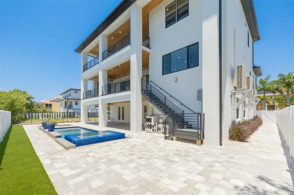 6012 Kipps Colony Drive E Gulfport FL 33707