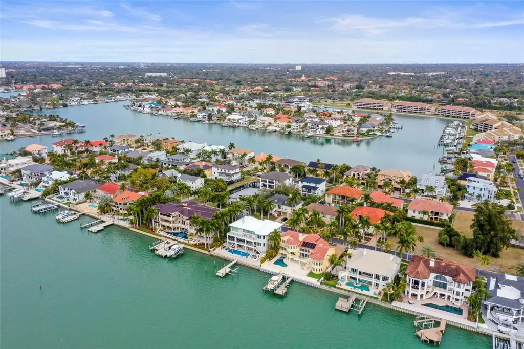 6012 Kipps Colony Drive E Gulfport FL 33707
