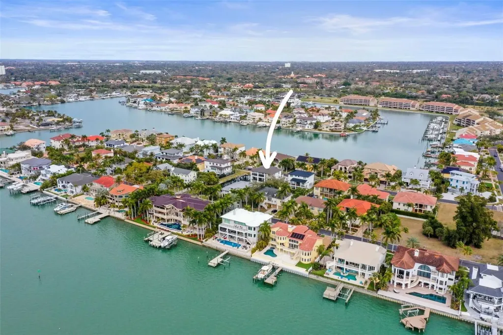 6012 Kipps Colony Drive E Gulfport FL 33707