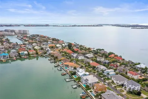 6012 Kipps Colony Drive E Gulfport FL 33707
