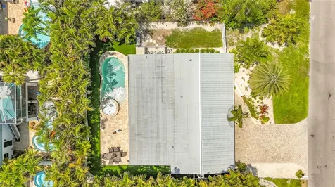 307 68th Holmes Beach FL 34217