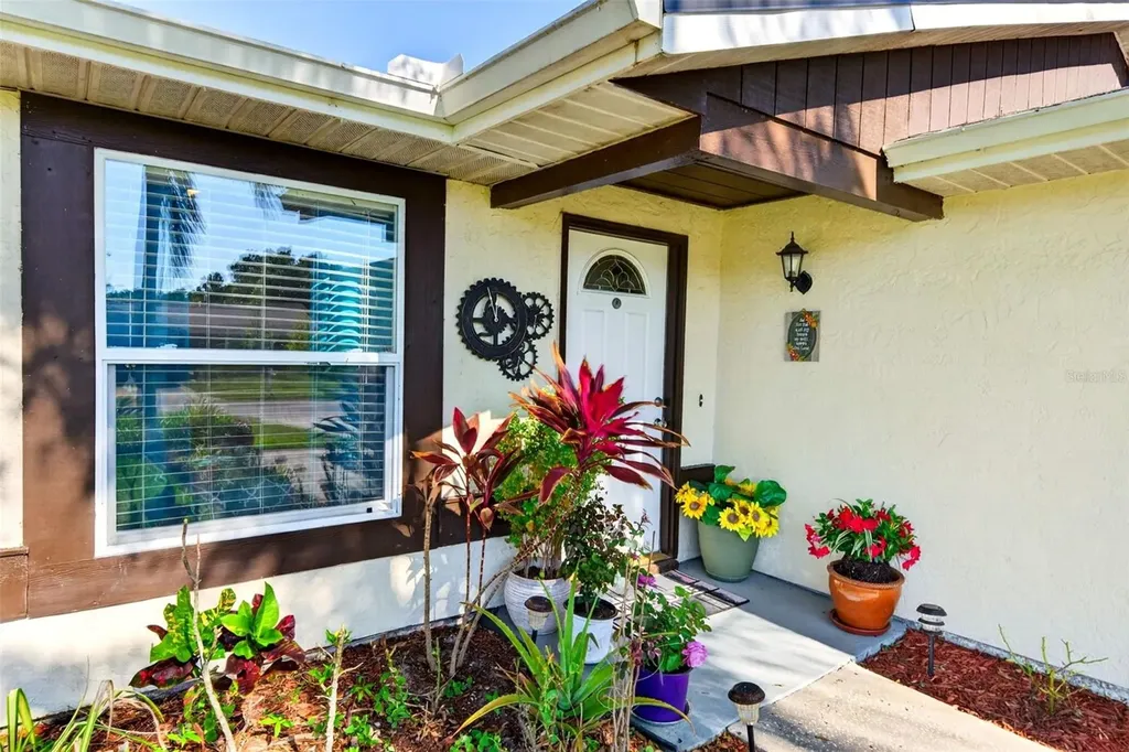 549 Longwood Circle Oldsmar FL 34677