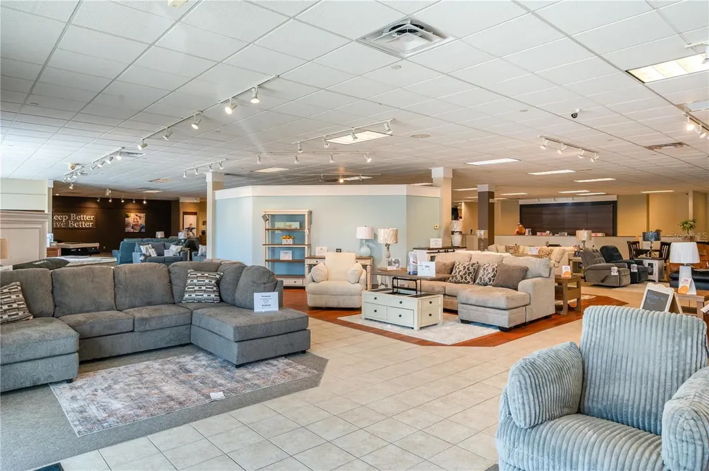 126 State Road 60 W Lake Wales FL 33853