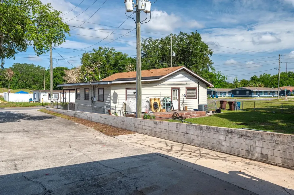 126 State Road 60 W Lake Wales FL 33853